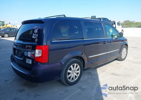 2013 Chrysler Town & Country Touring z USA, uszkodzony, nr VIN 2C4RC1BG3DR647177